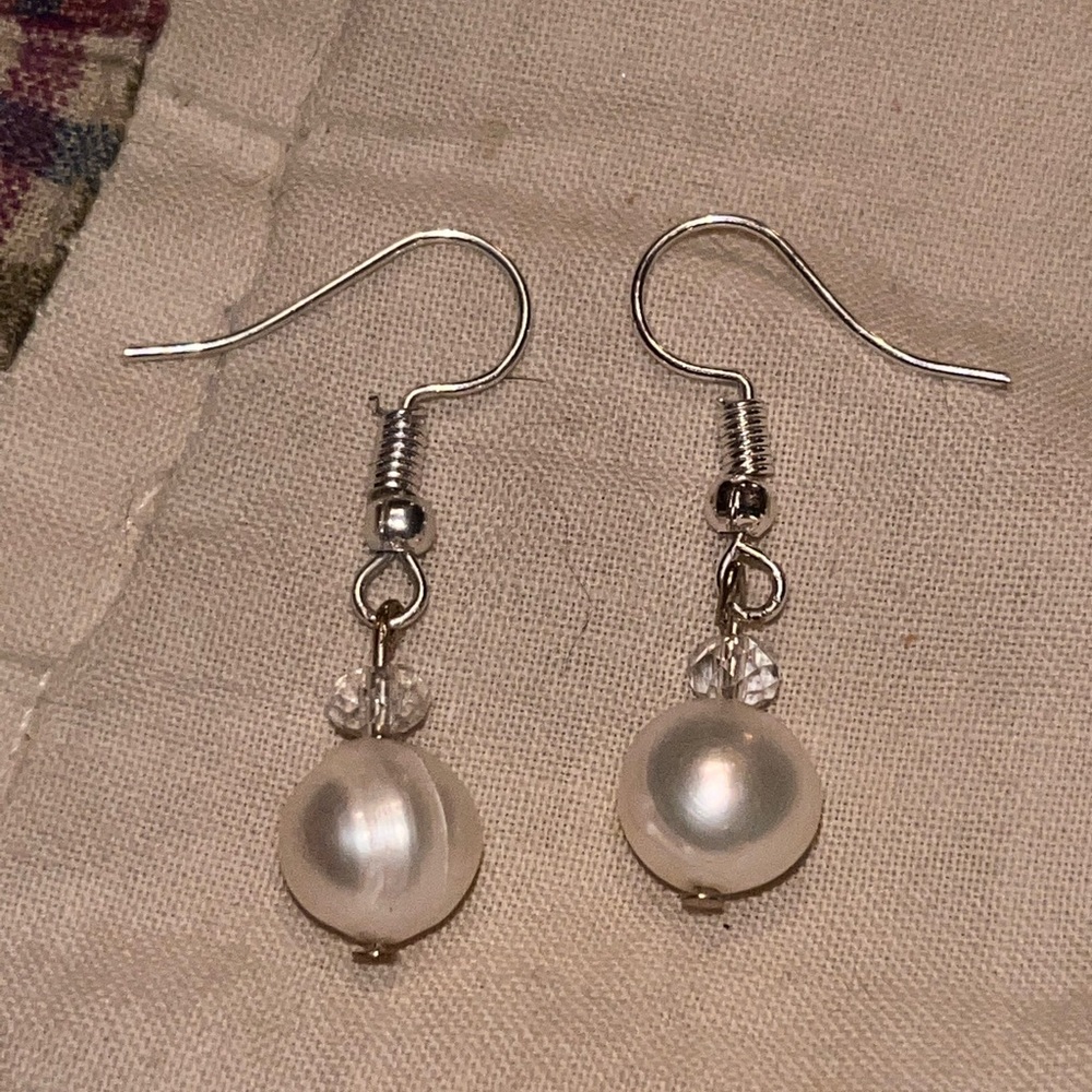 Pearl dangle earrings w/Swarovski crystal
